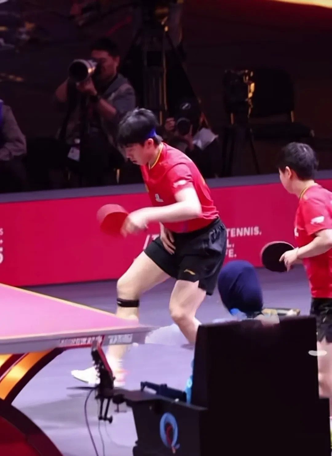 包含羽毛球赛场再起风云：燕赵青龙队击败漓江火狐队，脚步移动更到位边后卫成为亮点的词条