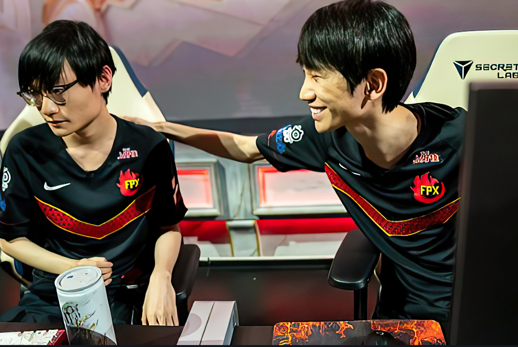 爱游戏-Doinb回归赛场，败北首场状态亮眼，热火观众沸腾！的简单介绍