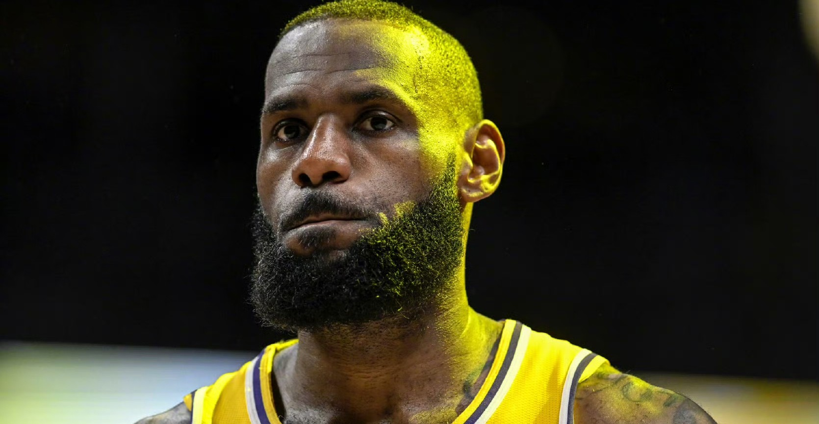 包含詹姆斯回归赛场，战术调整首场状态亮眼，RNG观众沸腾！的词条